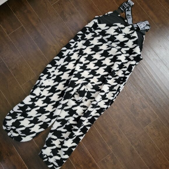 Free People Hit The Slopes Printed Overalls Womens L Activewear Outdoors Cozy - Picture 3 of 8